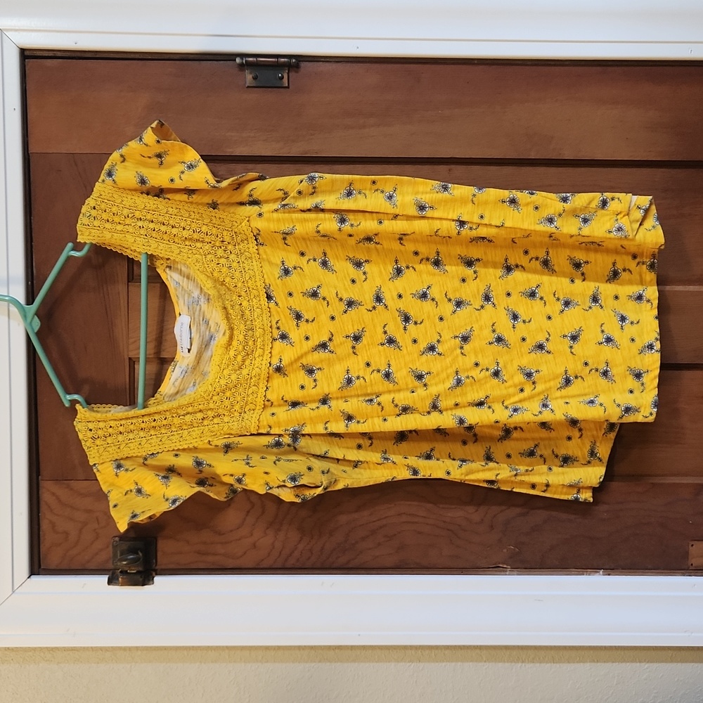 Liz Claiborne Yellow Floral Too Large